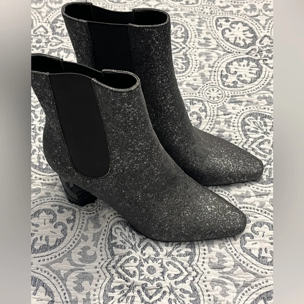 Donald Pliner Laila Booties Silver Glitter Suede Octangular Heel Sz 7M